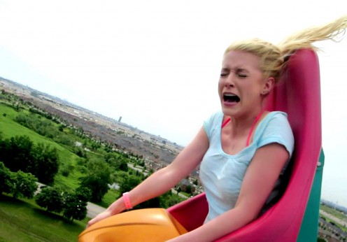 Adrenalină la maxim cu o blondă