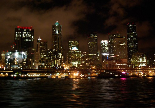 1280px-Seattle_waterfront_at_night