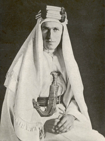 Sursa Lowell Thomas. "With Lawrence in Arabia", Wikipedia.